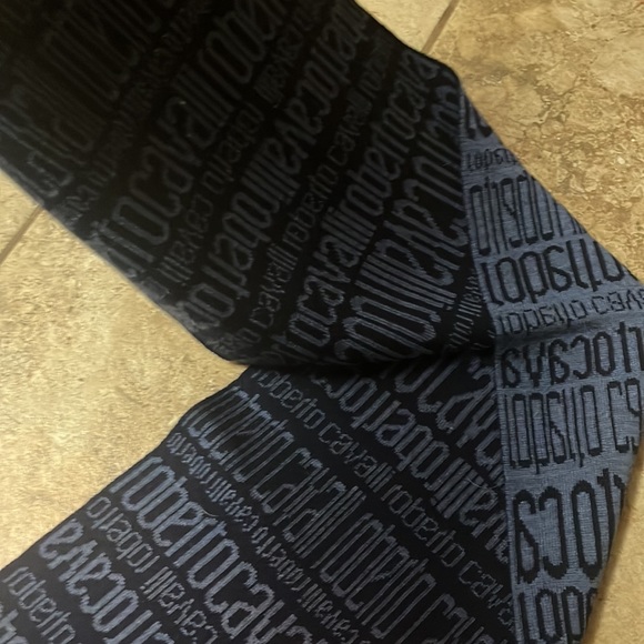 Roberto Cavalli scarve - Picture 3 of 4